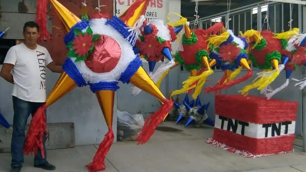 pinatas en los cabos